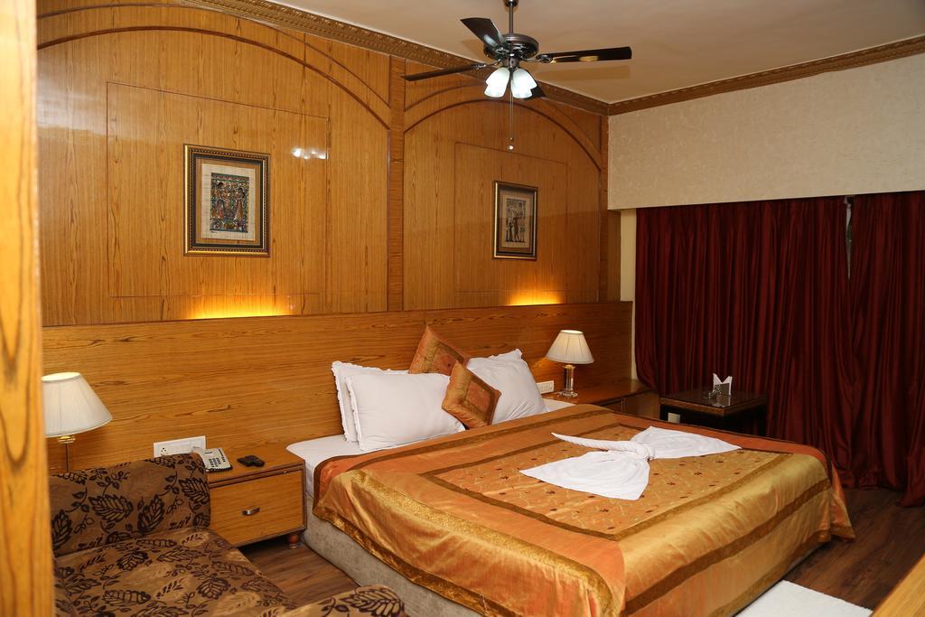 Meuse Jupiter Business And Luxury Hotel Nášik Pokoj fotografie